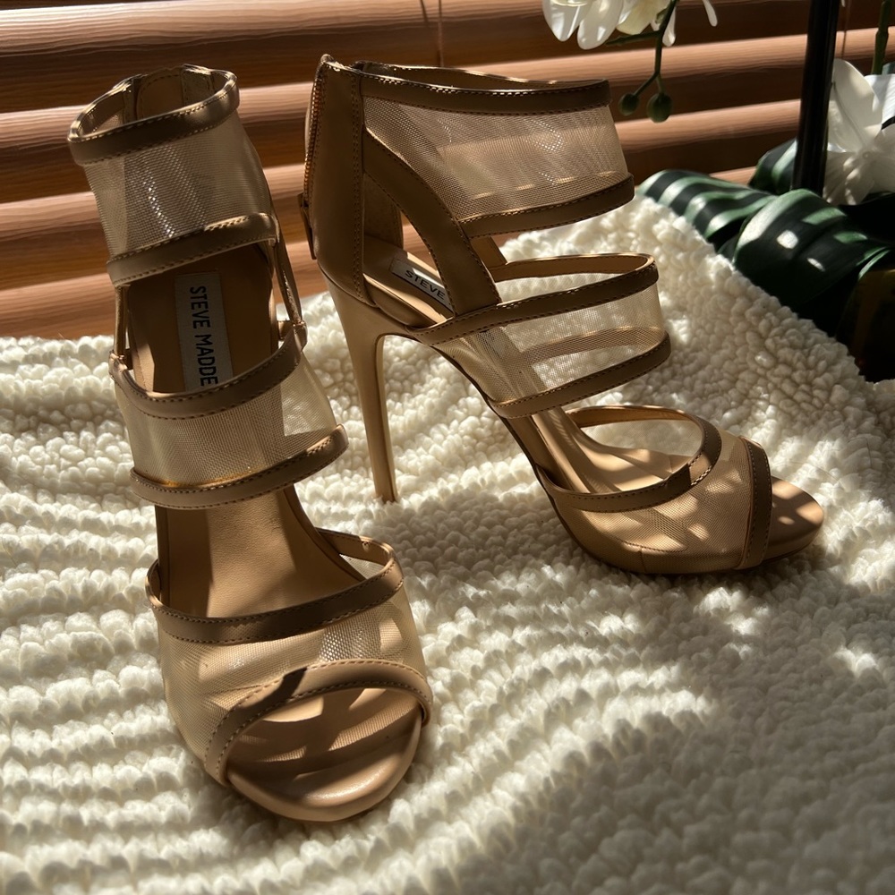 Steve Madden Nude Mesh heels NEW